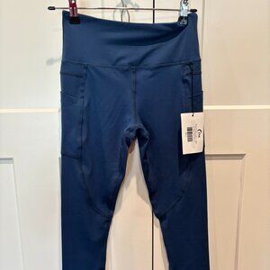 Zyia Active Light n Tight Hi-Rise Capri (20”) in navy with side pockets, size 4